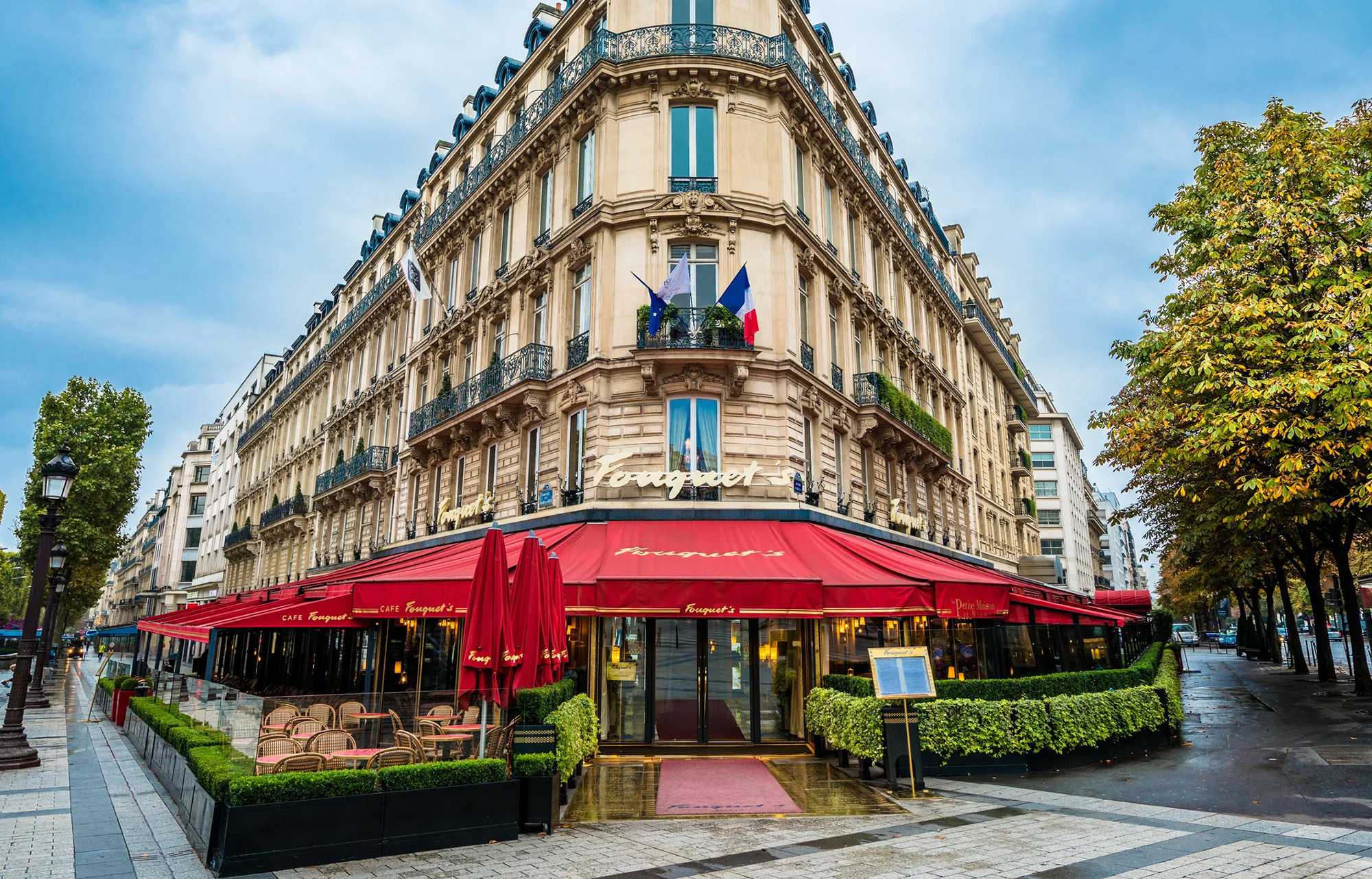 Restaurant emblématique de Paris et protèges-menus variés