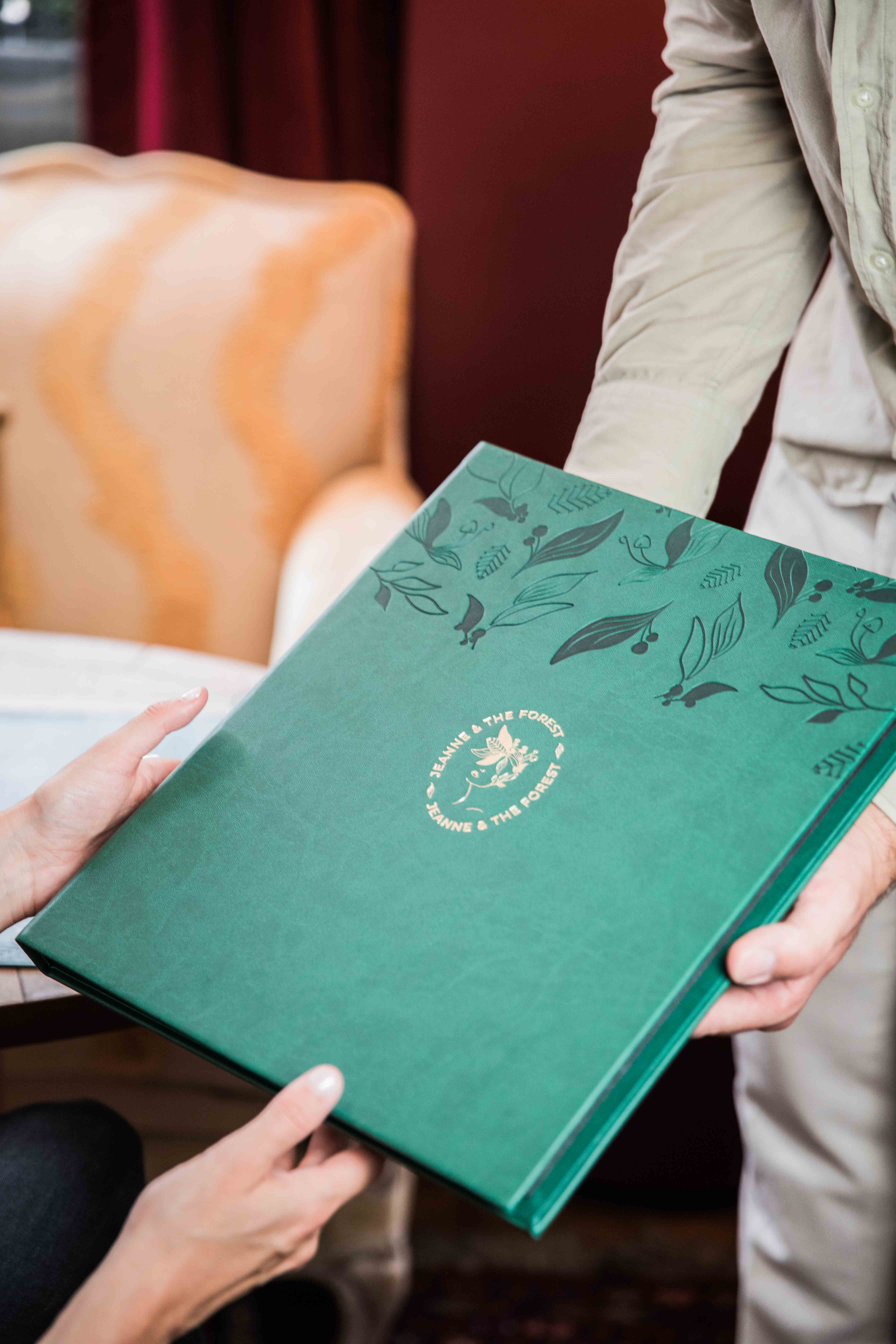 Jeanne--the-forest prot&egrave;ge-menus